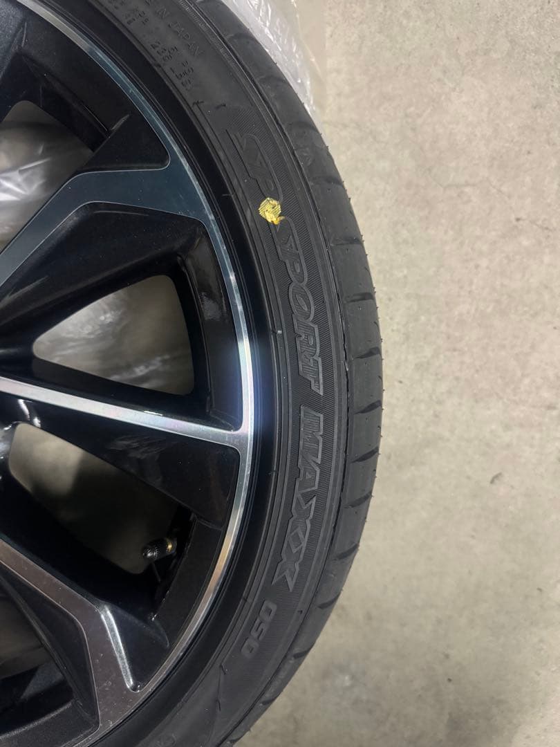 \"ほぼ新品\"カローラスポーツ純正ホイールタイヤ4本