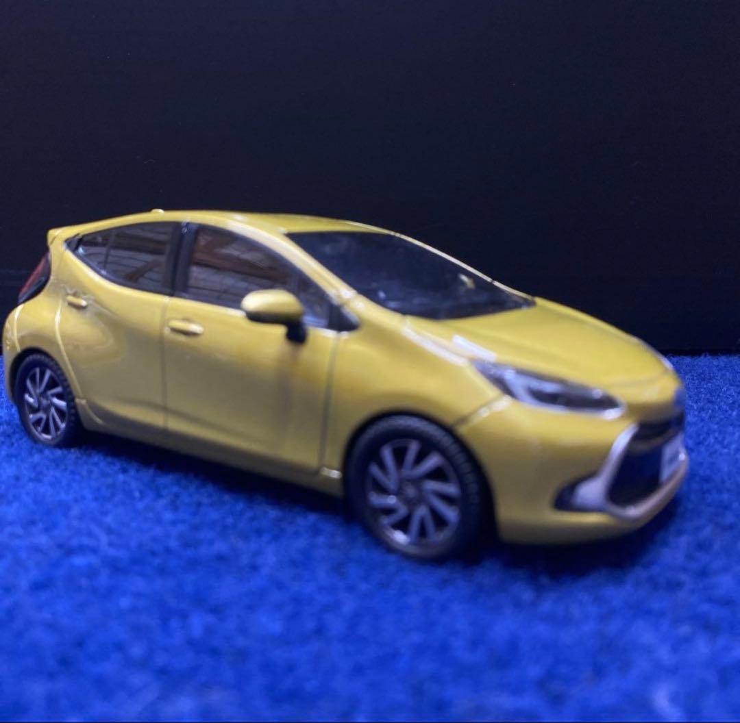 トヨタ カムリ　CHR アクア　カラーサンプルミニカー　3台セット　非売品