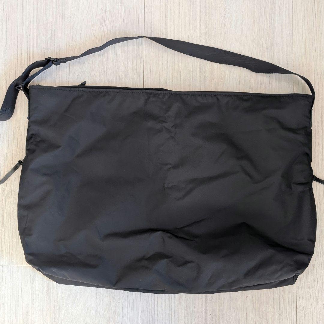 LIVERAL リヴェラル 完全防水 大型　 ショルダーバッグ ユニセックス