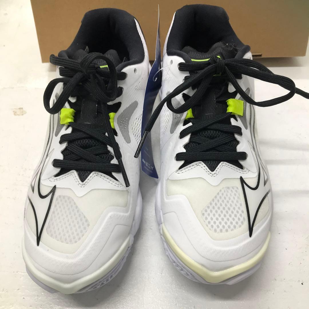 ミズノ　バレーボールシューズ　23cm 未使用品　つま先蛍光灯焼けあり