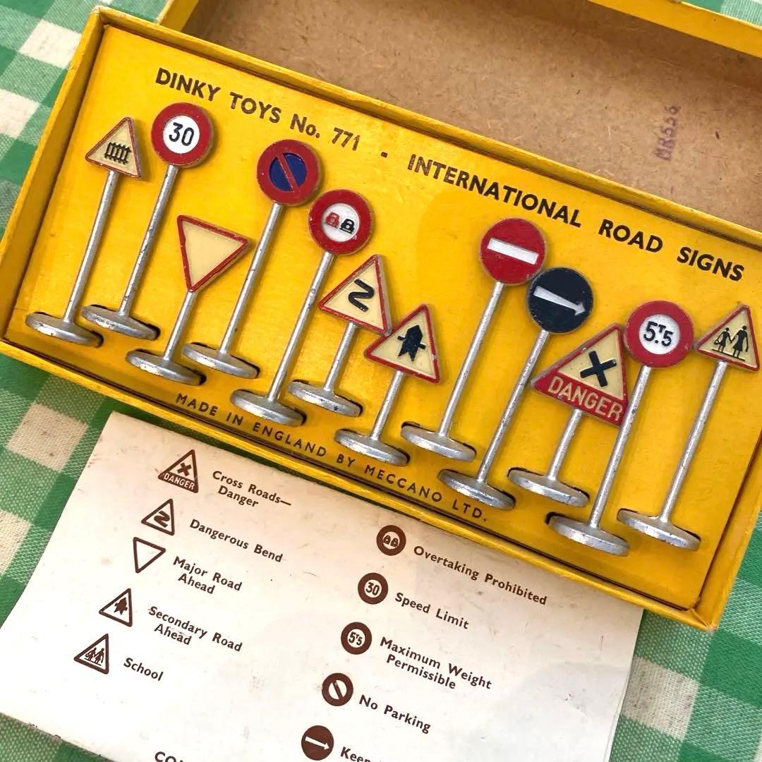 DINKY TOYS no771 ロードサイン