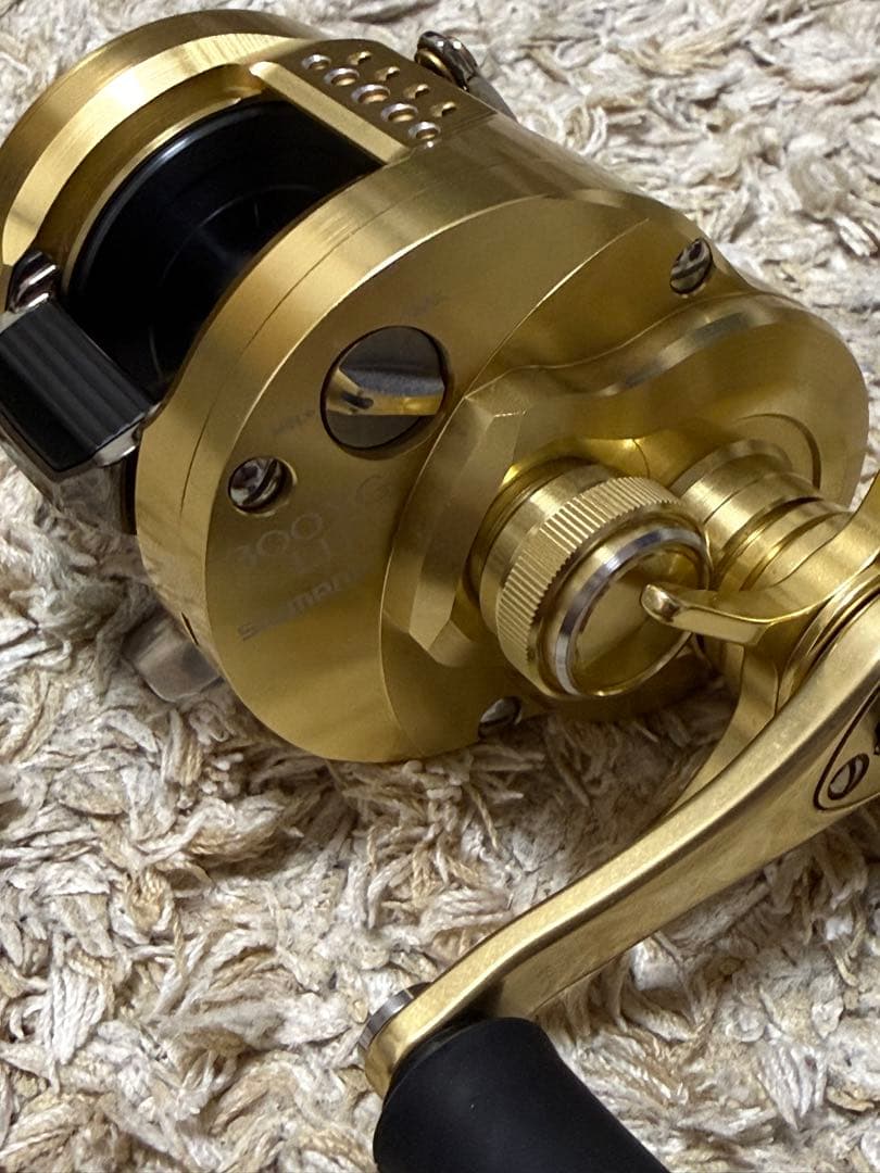 美品　23 カルカッタコンクエストMD 300XGLH 右巻き シマノ