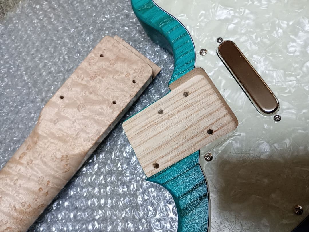 オフセットテレキャスター アッシュボディ バーズアイメイプルネック エボニー指板