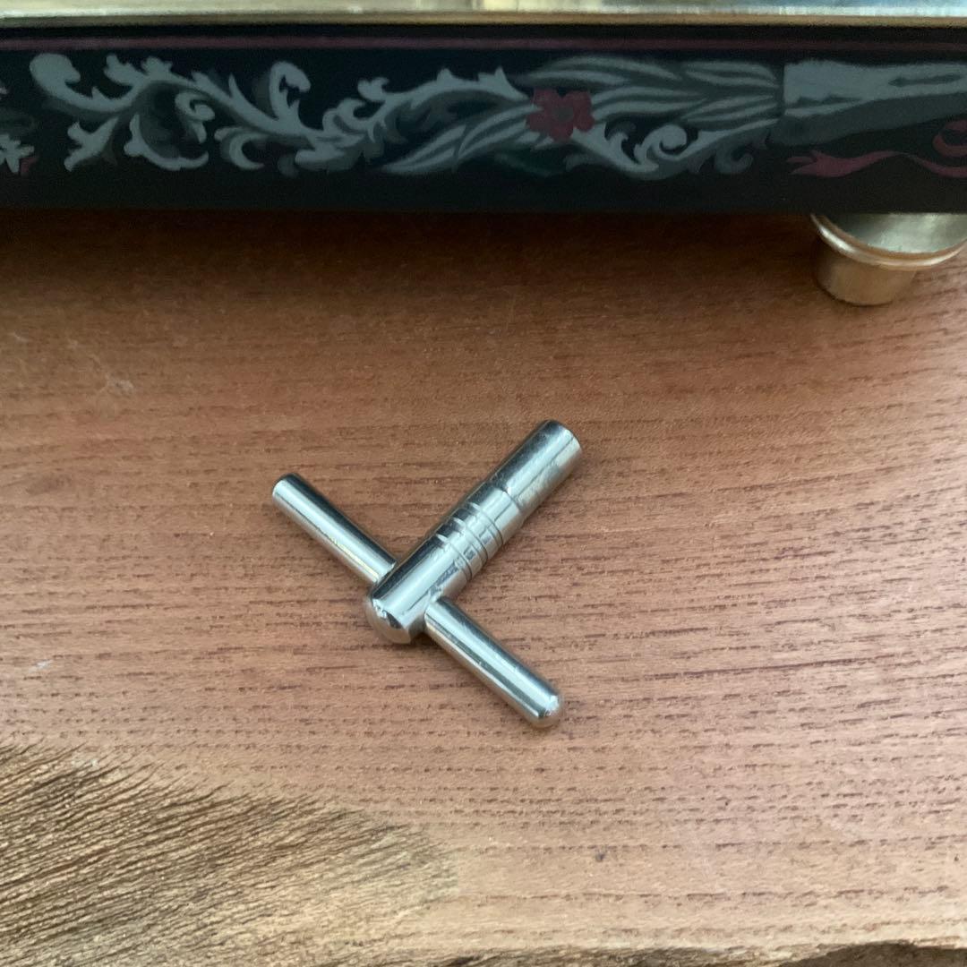 日本美術時計 Nマーク ステンドグラス風　ゼンマイ振り子式置時計 4面ガラス