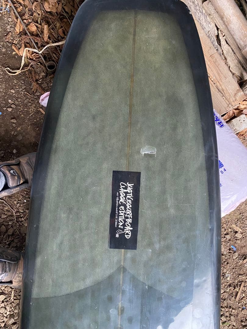 ジャスティスサーフボードSeaSofa ブラックサーフボード フィンボックス付き