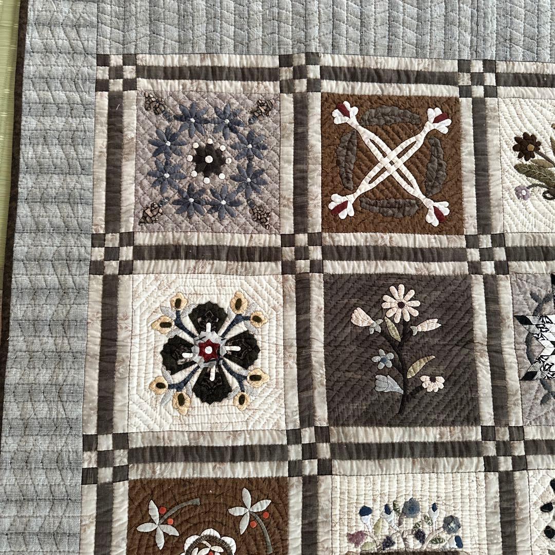 ハンドメイドパッチワークキルトのタペストリー