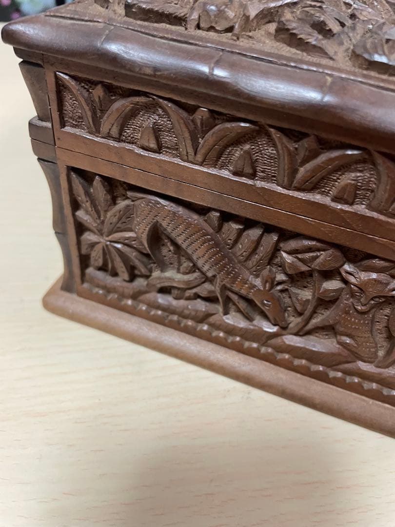 ヤギ　インド　アニマル　カシミール　伝統工芸品　ウォルナット　木製彫刻　ボックス