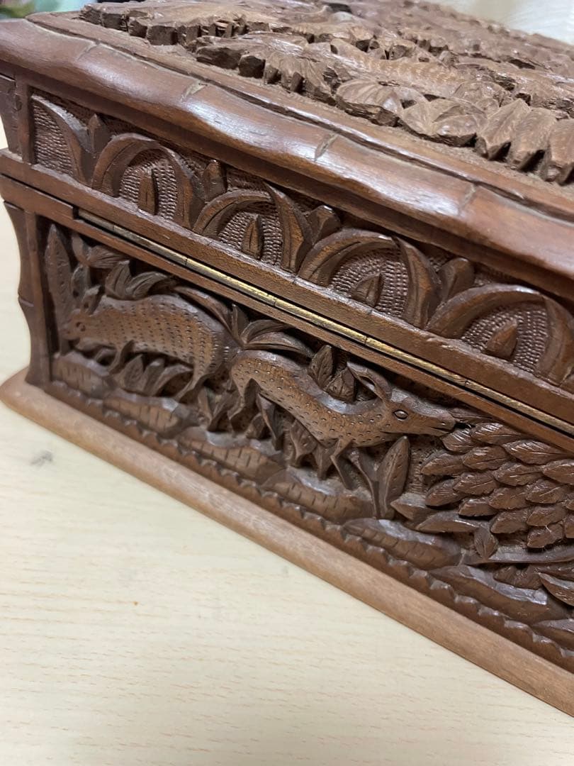 ヤギ　インド　アニマル　カシミール　伝統工芸品　ウォルナット　木製彫刻　ボックス