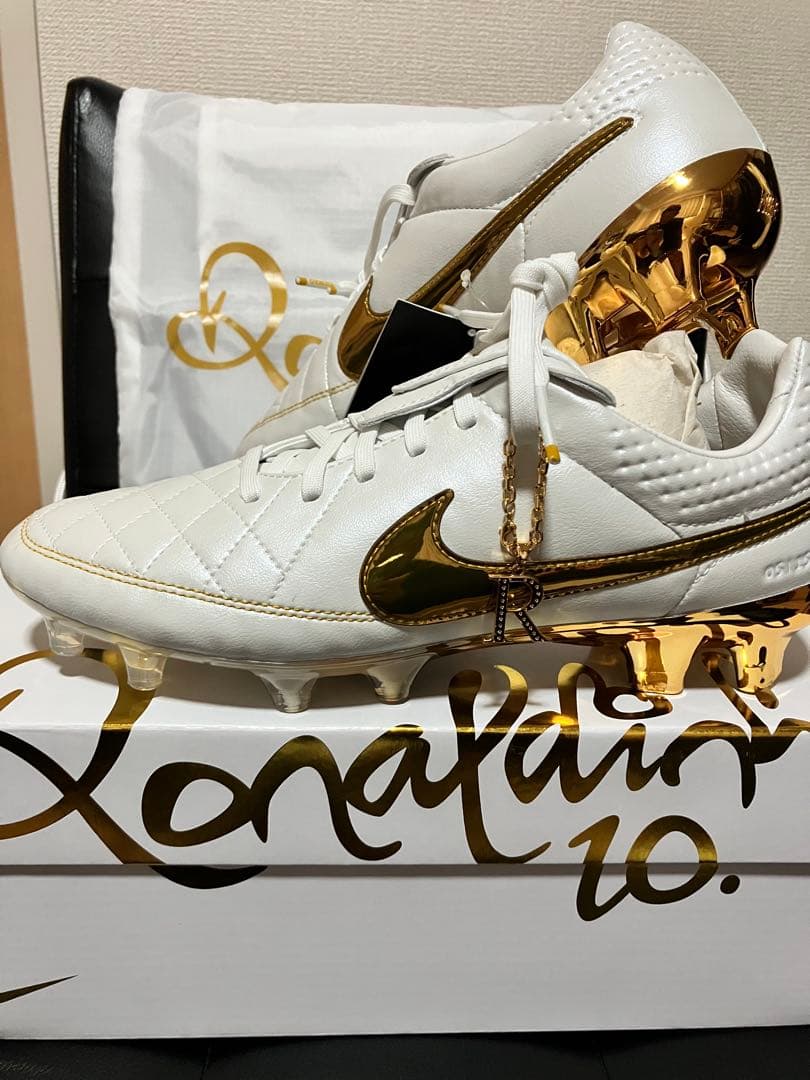 Ronaldinho × Nike Tiempo Legend 26cm