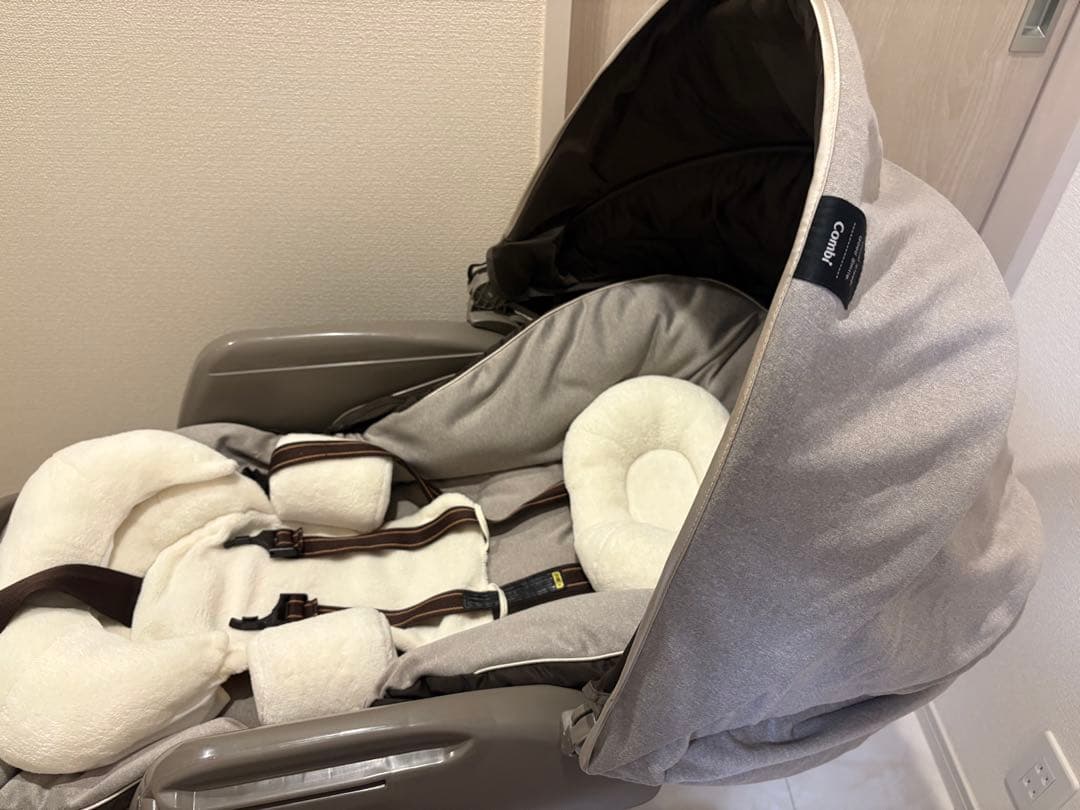 コンビ 美品 電動 ハイローチェア ネムリラ AUTO SWING 防水カバー付