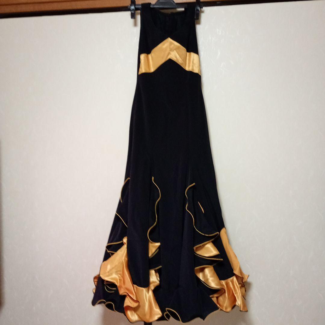 フラメンコ衣装 　黒と黄金系のシックなデザイン