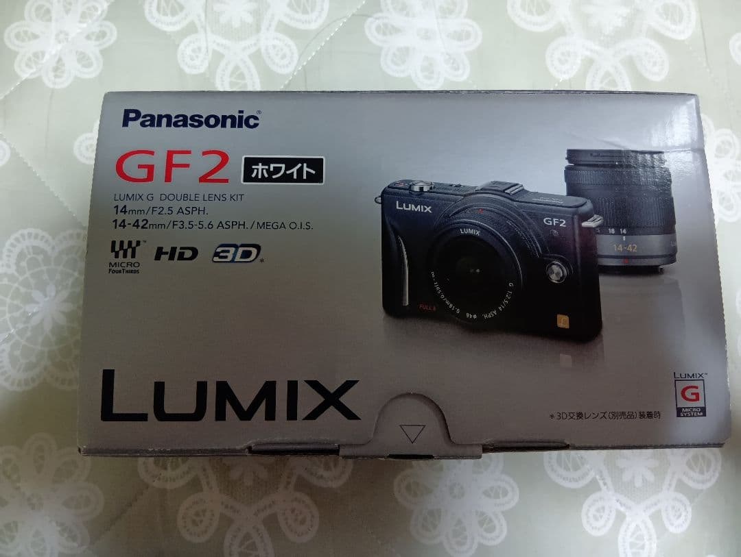ほぼ新品　パナソニックミラーレス一眼カメラLUMIX GF2 ダブルレンズキット
