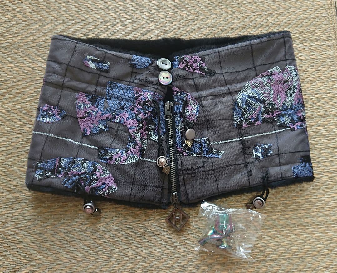 ha|za|ma 無知へと達するレーススヌード black