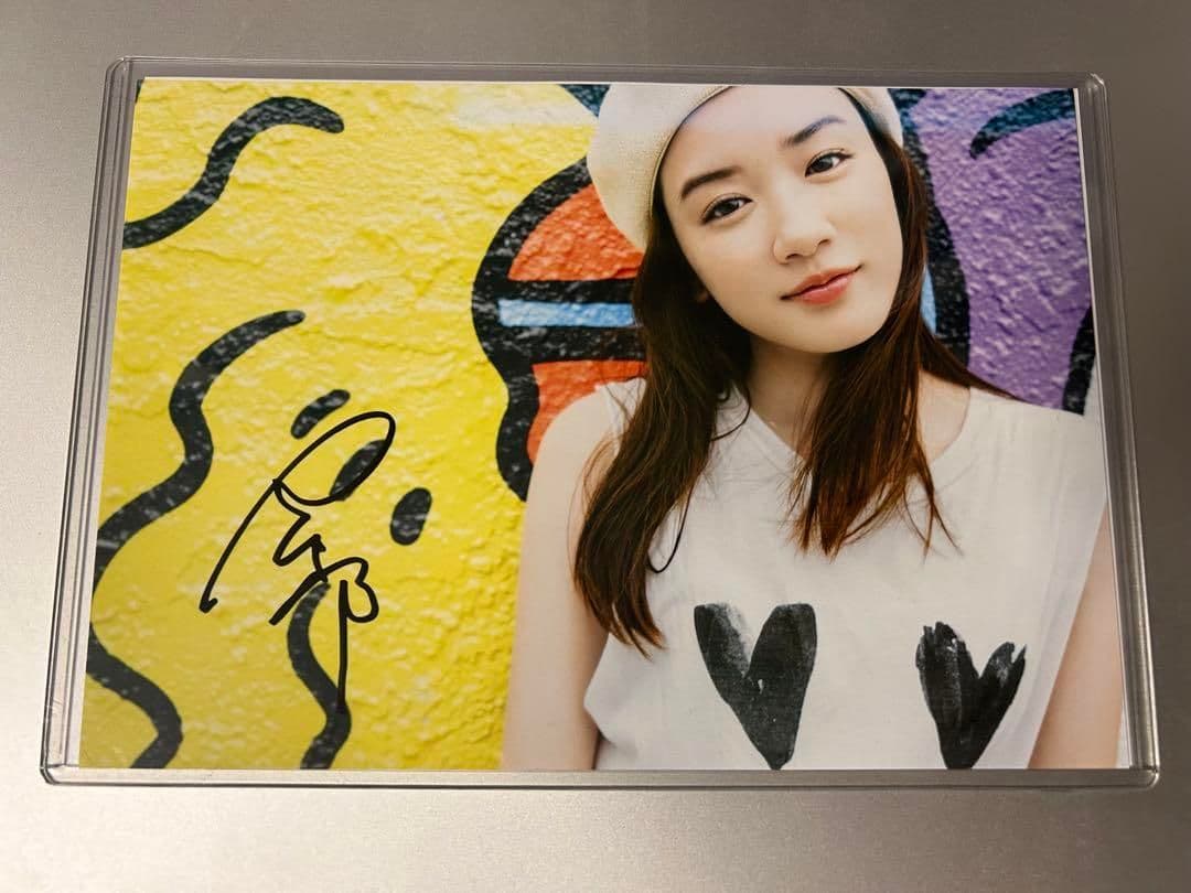 永野芽郁　2019年卓上カレンダー 　　　　　　　　　　　　直筆サイン入り