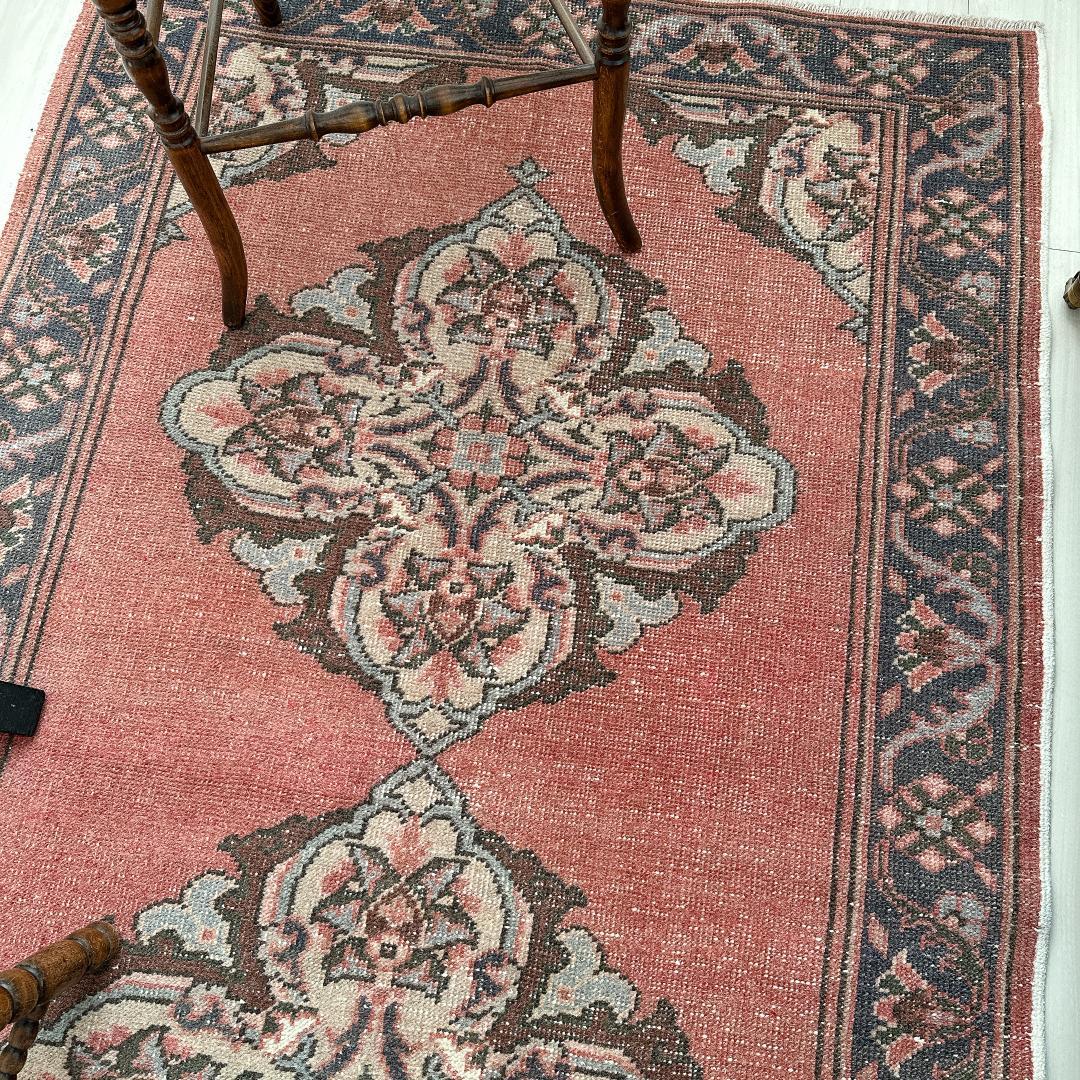 トルコ ヴィンテージラグ A4 レア ローズピンク グレージュ ブルー グレー