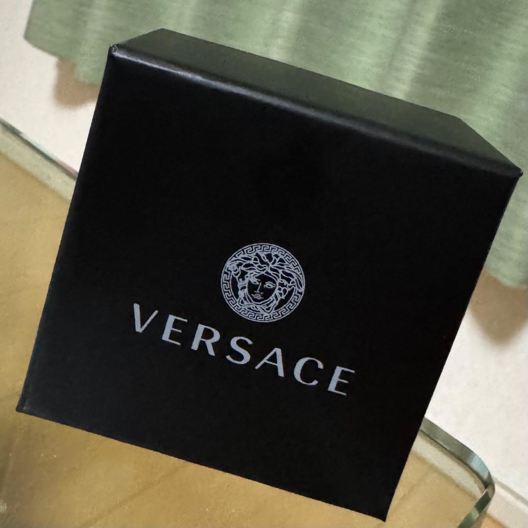 VERSACE ゴールド V字型ピアス(玲凪様 取り置き中)