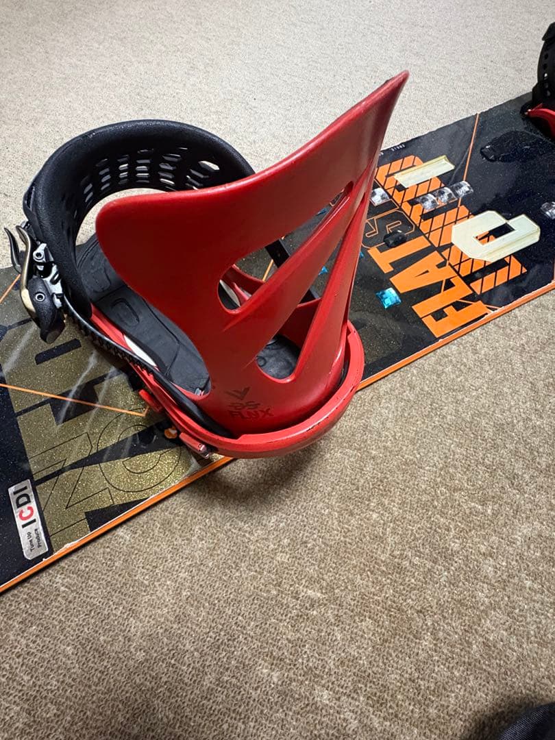 スノーボード　011 ARTISTIC ビンディング　FLUX DS