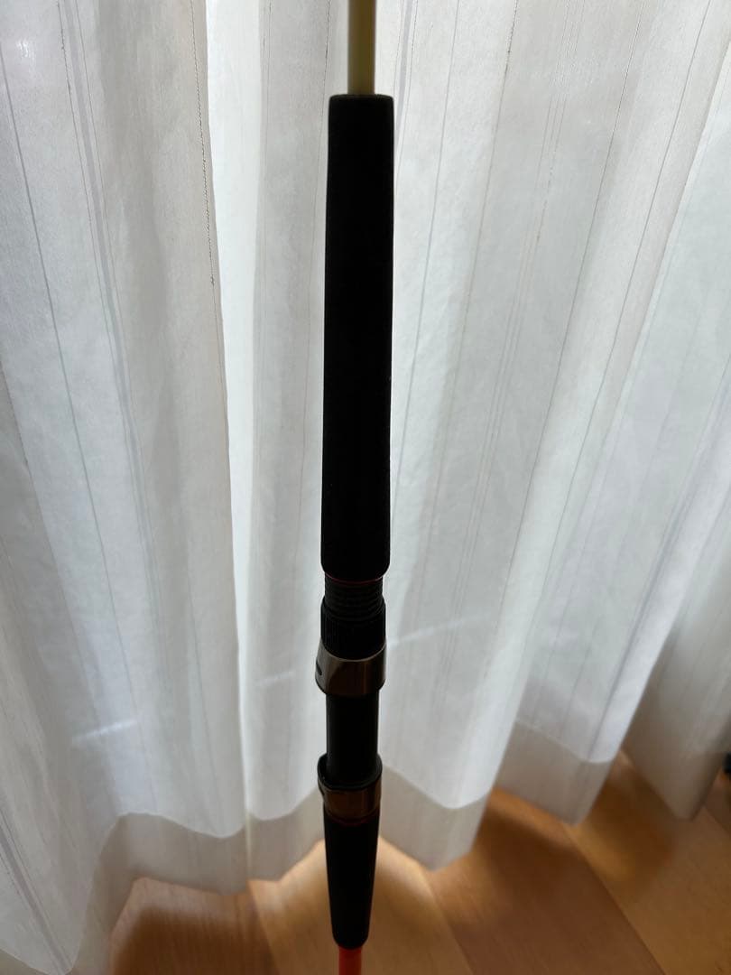 【美品】【ジャンク品】￼釣竿　底もの用￼ 赤いスピニングロッド