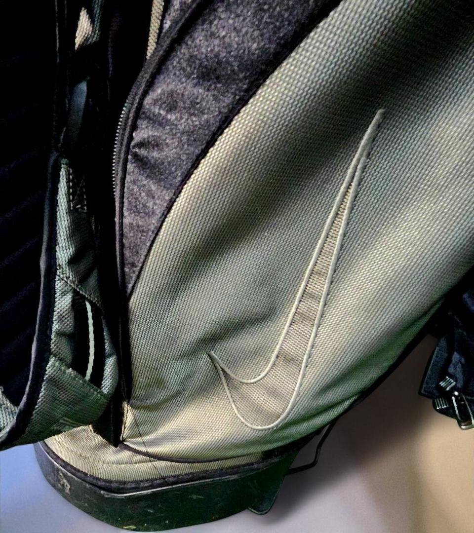 じゆん送料無料/美品　Nike Golf スタンド式キャディバッグ /ック