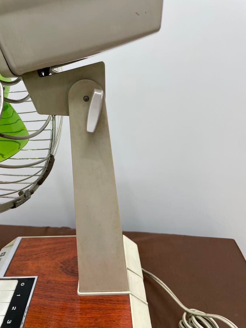 動確済品 昭和レトロHITACHI 卓上扇風機 D-670 緑色