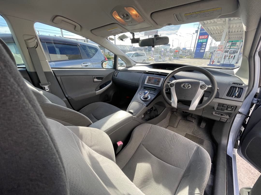 大阪より個人出品プリウス車検令和9年3月迄！ハイブリッド