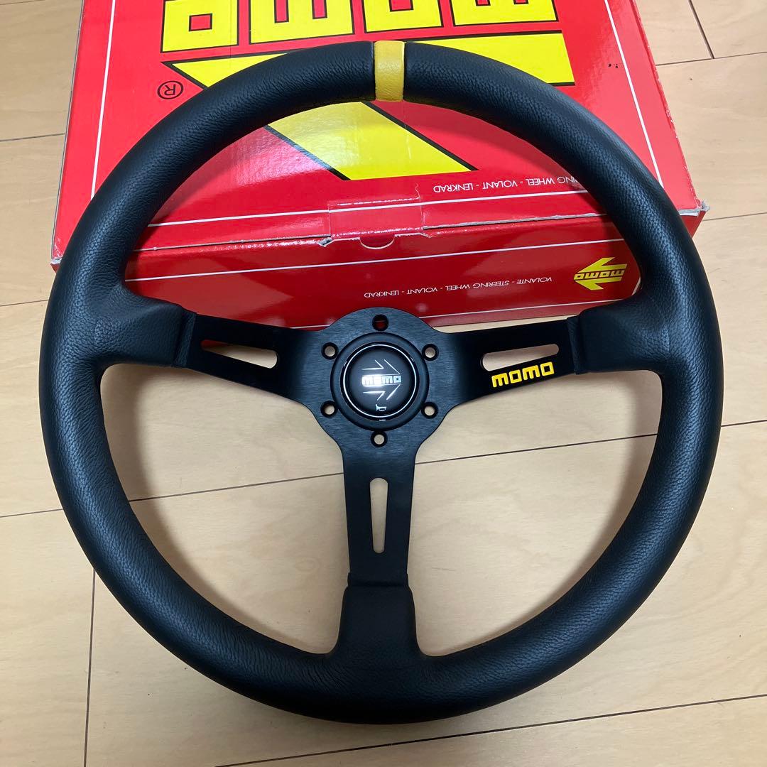 「Rio」MOMO ステアリングホイール 35cm 黒/黄色MOD.08