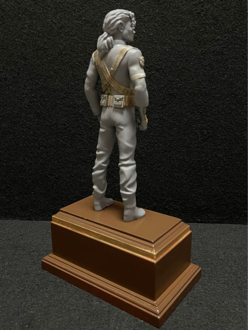 MICHAEL JACKSON マイケル・ジャクソン フィギュア　木製台座付き