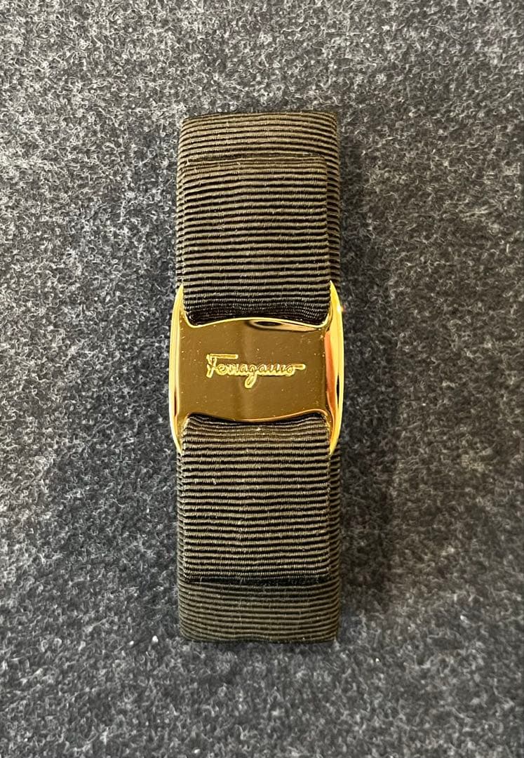 ★お値下げフェラガモヴァラヘアバレッタゴールド金具★