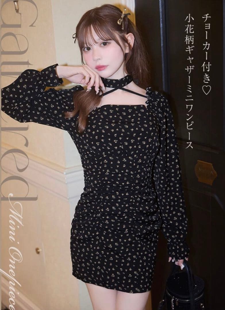 【新品タグ付き】ミシェルマカロン チョーカー付き小花柄ギャザーミニワンピ