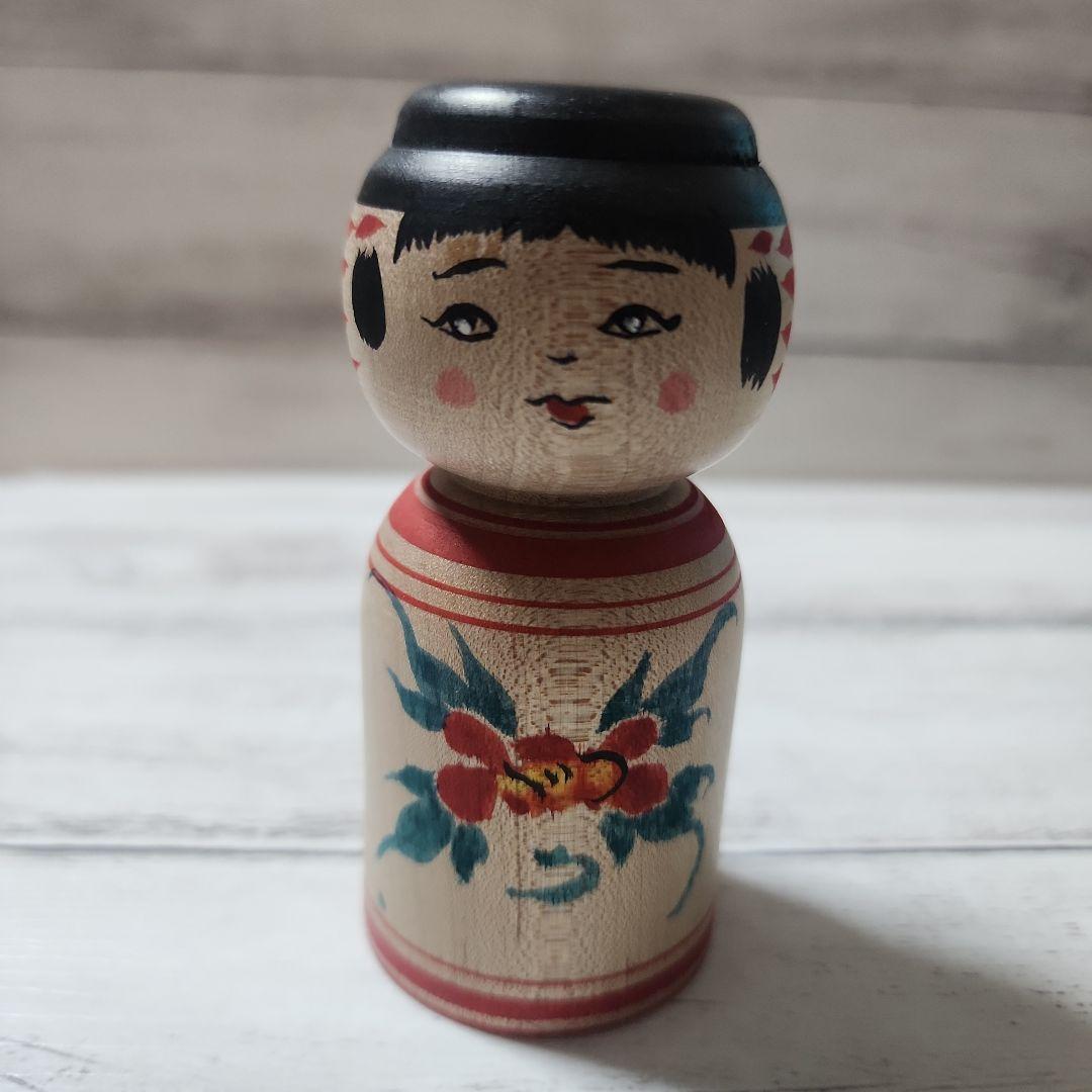 期間限定値下げ　こけし　阿保金光　白い瞳のこけし　高さ約9cm　詳細不明