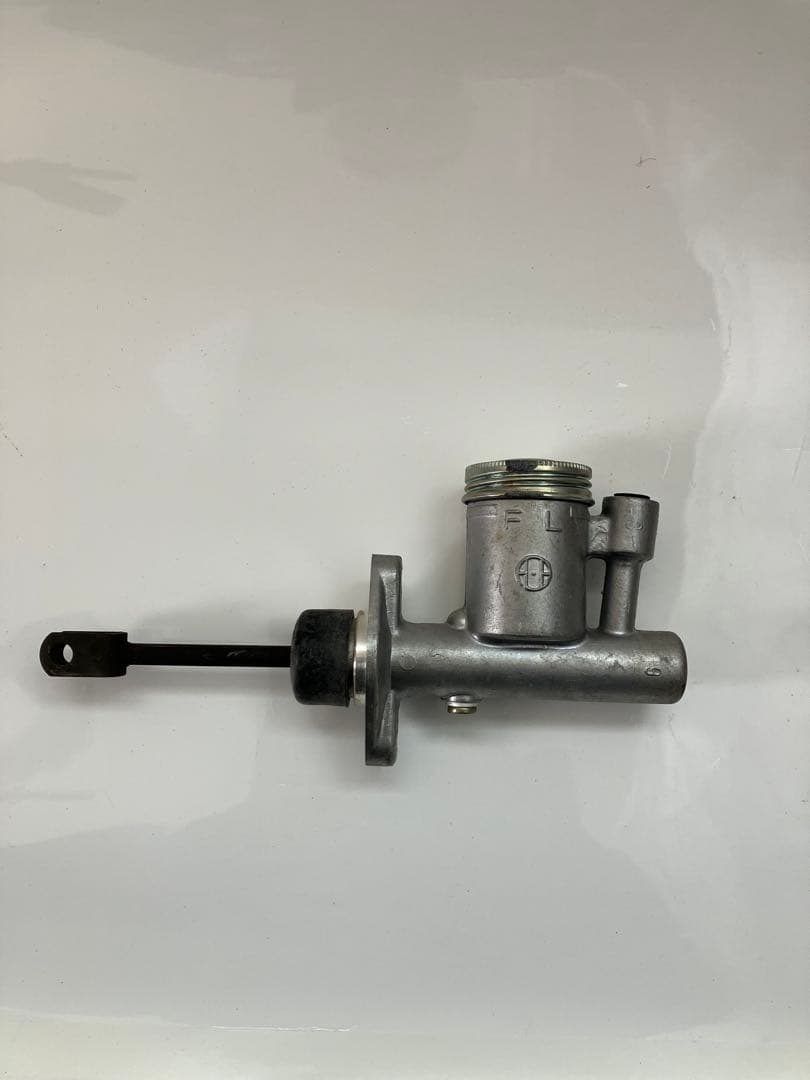 H31セドリック用クラッチマスターシリンダー