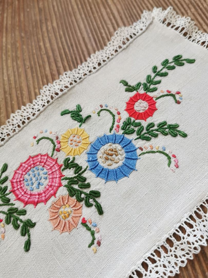 アンティーク フランス ロゼッタの花束 ボビンレース装飾 リネントレイクロス