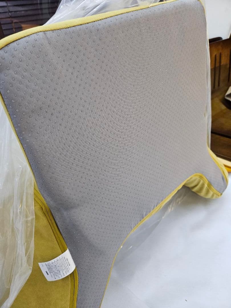 いつでも背もたれ　肘付き　クッション　YE色