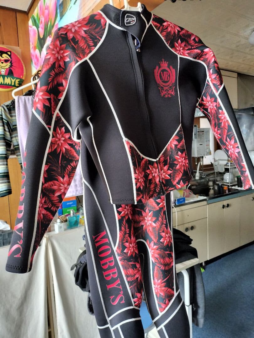 MOBBY'S 花柄 フルスーツ上下セット。