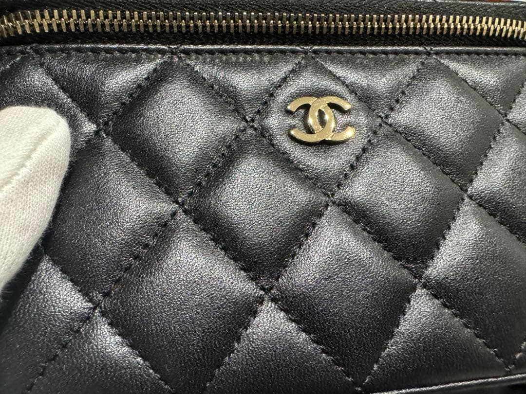 美品　CHANEL シャネル　ブラック キルティング ボディバッグ
