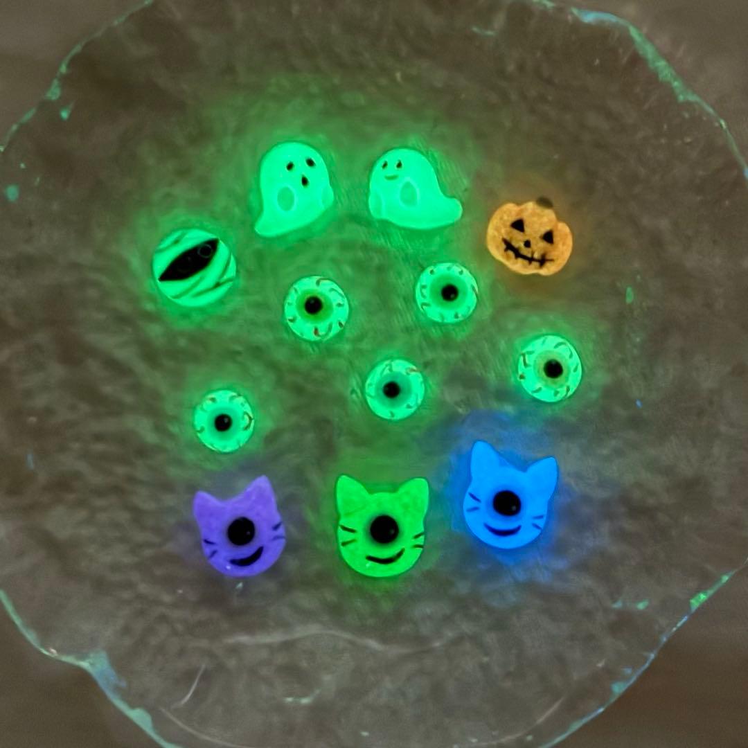 ネイルパーツ 3Dハロウィン おばけ 目玉 モンスター 蓄光