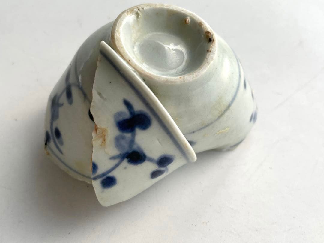 骨董　アンティーク　初期伊万里陶片　染付薺文小碗　盃　酒器　残欠　発掘　出土