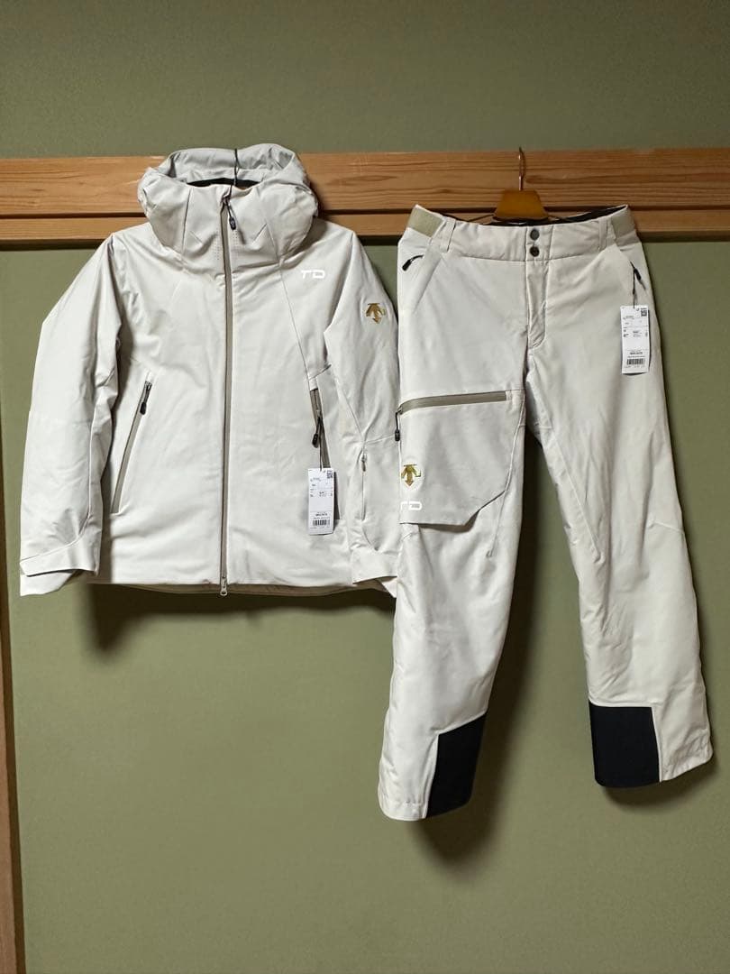 TD スキーウェア 上下セット オフホワイト　チームデサント　デサントメイト
