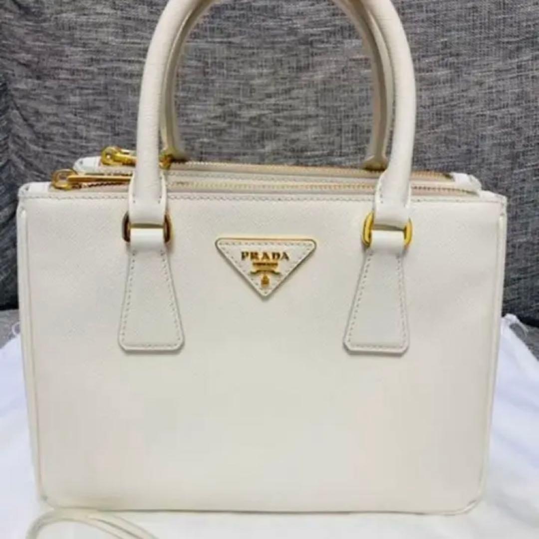 PRADA プラダ　ガレリア　ホワイト
