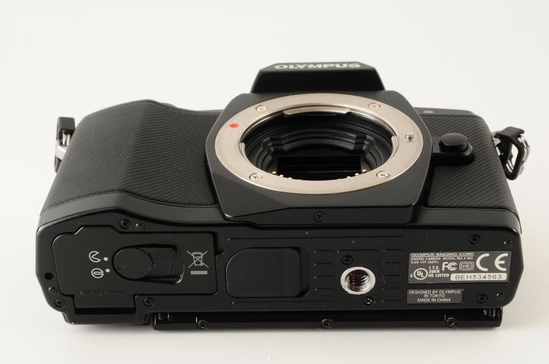 【美品】オリンパス OLYMPUS OM-D E-M5 ミラーレス一眼レフカメラ