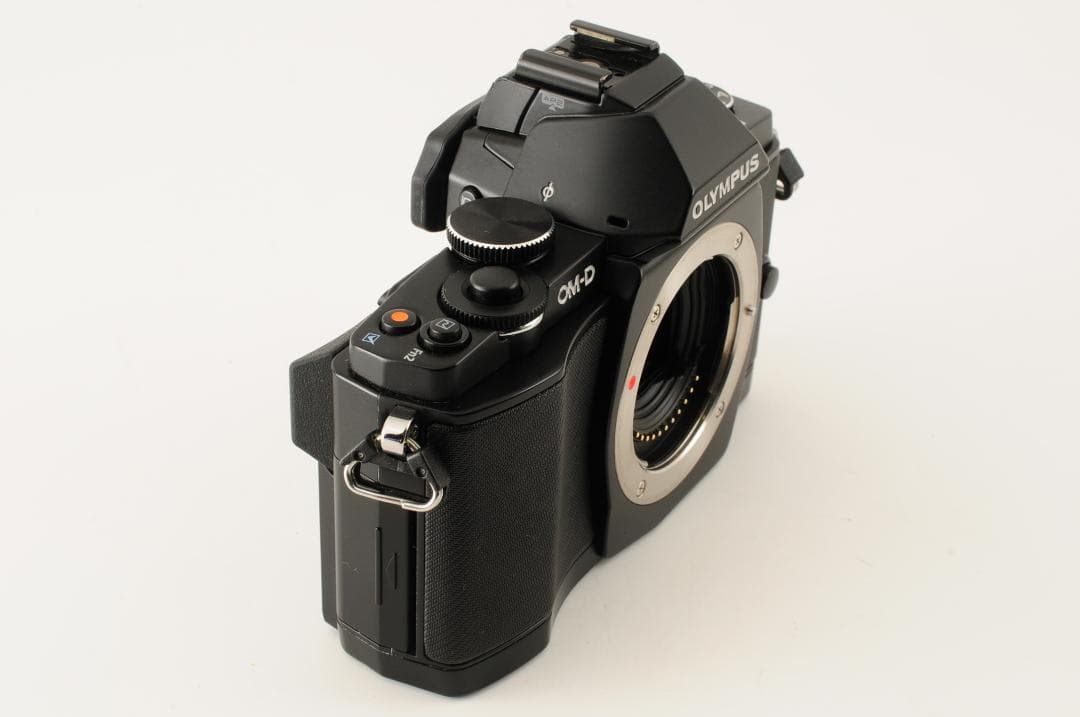【美品】オリンパス OLYMPUS OM-D E-M5 ミラーレス一眼レフカメラ