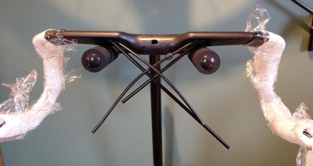 Shimano PRO VIBE エアロスーパーライトハンドルバー 380mm