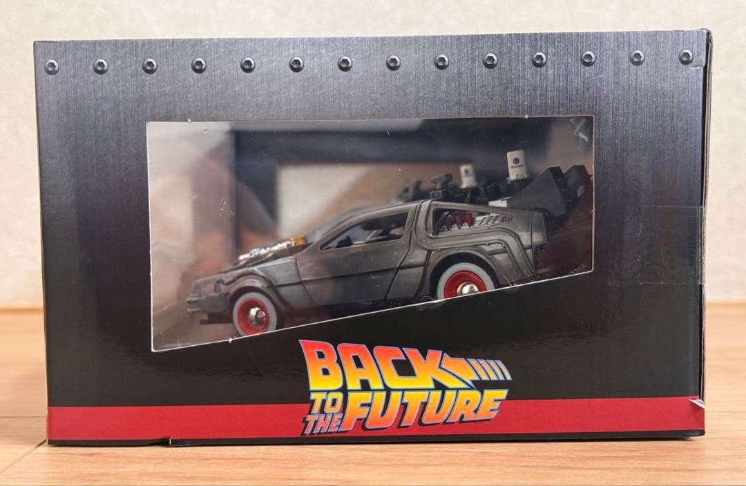 バック・トゥ・ザ・フューチャー 1/32 SCALE 3 PACKデロリアン