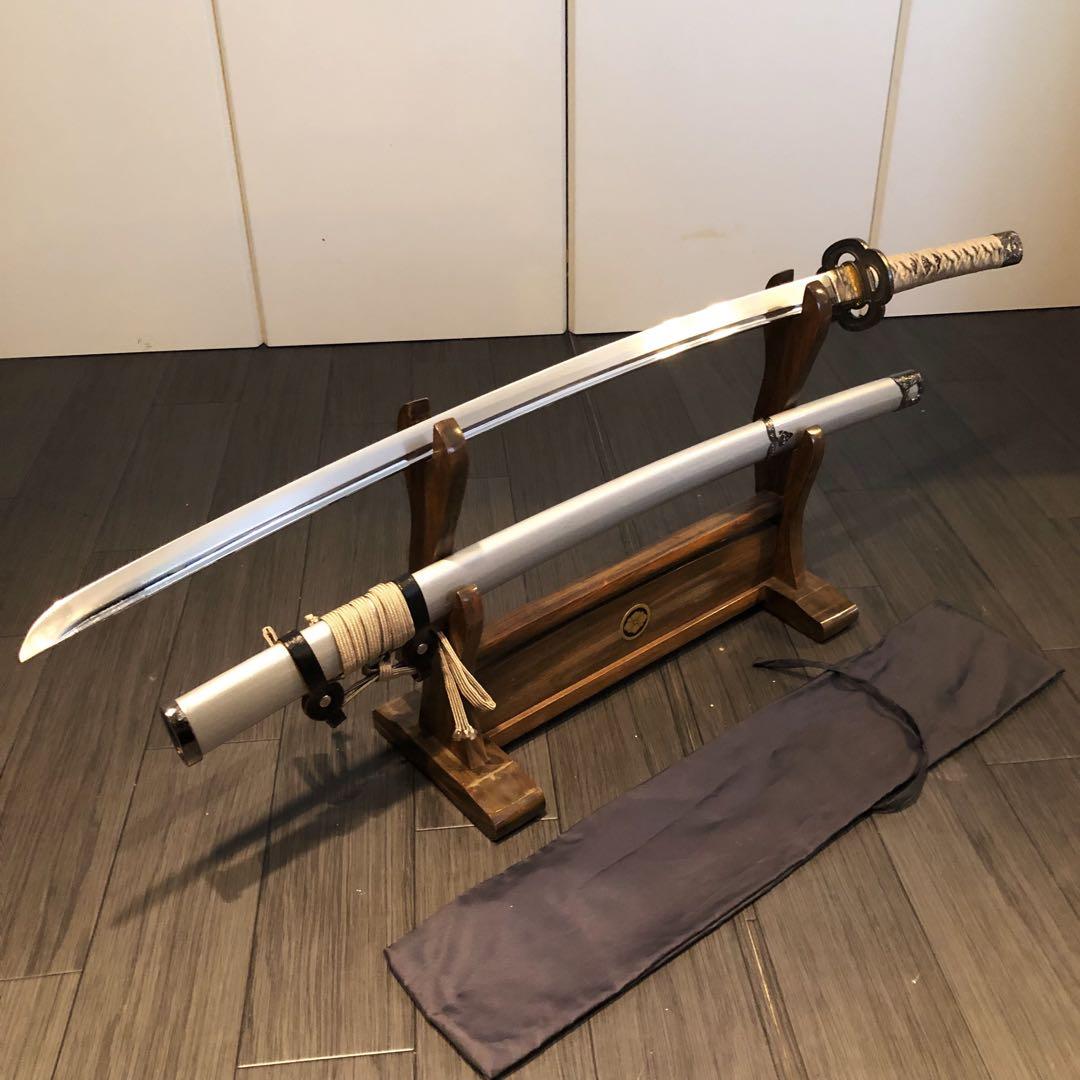 高級模造刀　銀鞘　居合刀　樋入り刀身　白拵え　亜合金刀身　名刀　刀袋付き