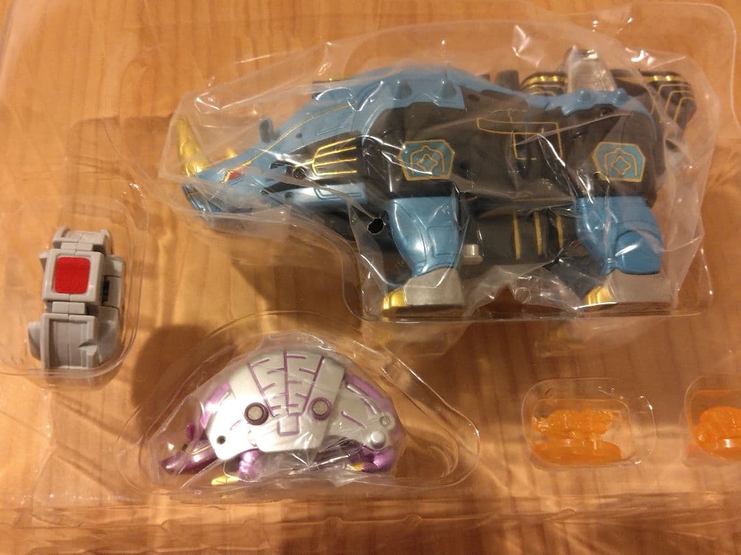 ガオレンジャー☆ガオライノス＆ガオマジロ(美品)