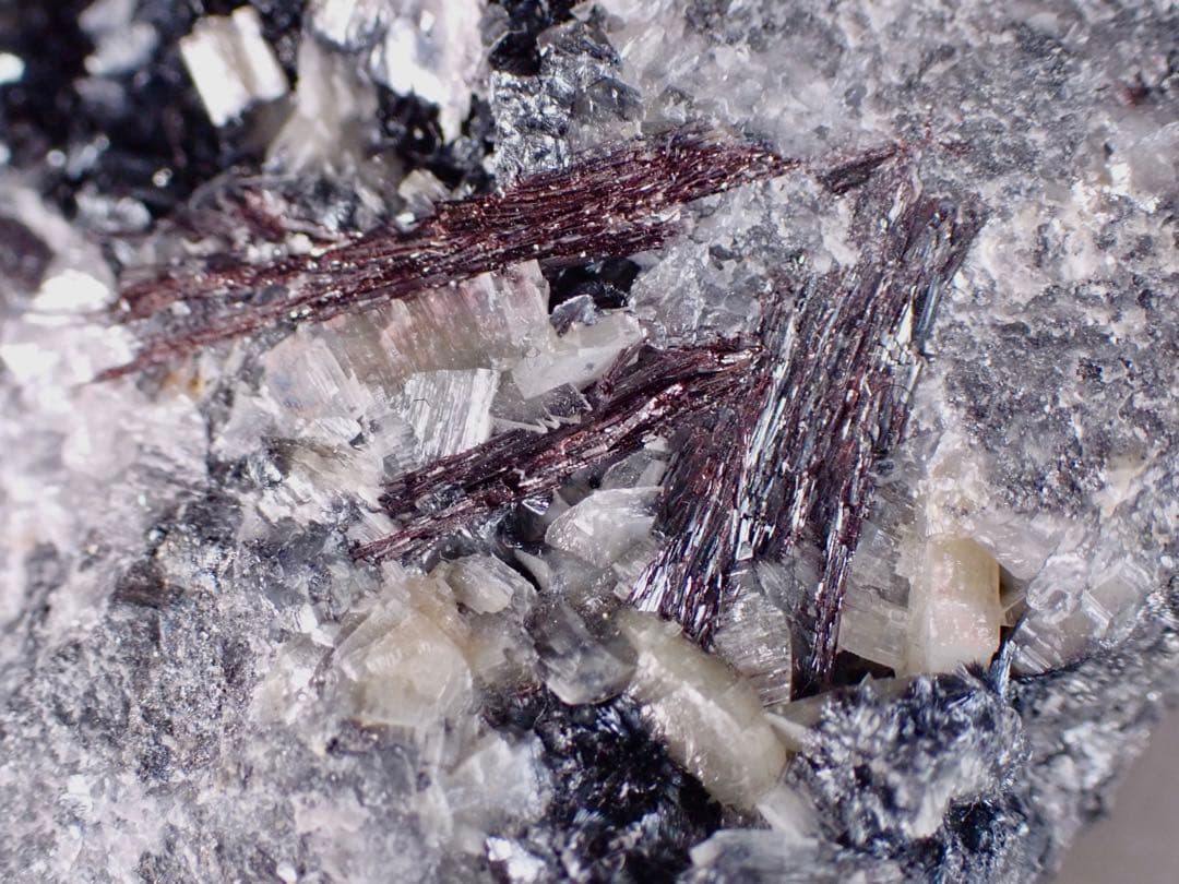 紅安鉱、自然アンチモン他　カナダ