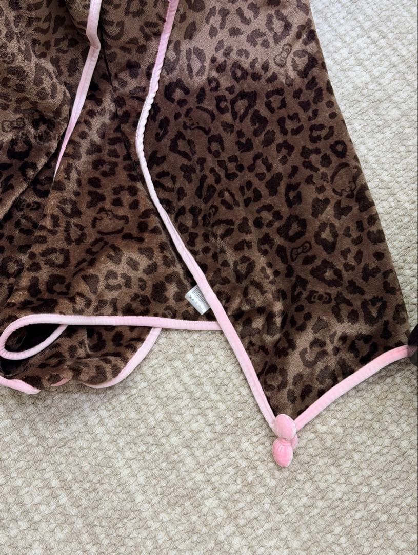 海外限定Hello Kitty x TBH お昼寝用ブランケット