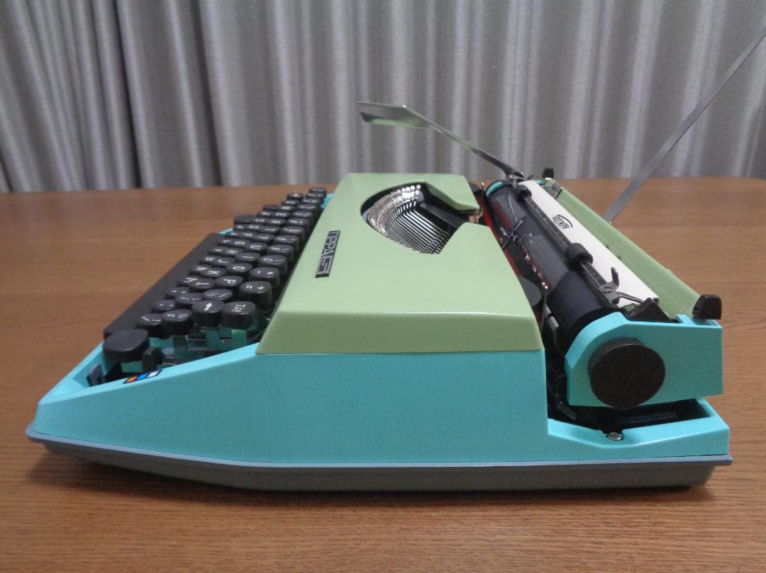 完動品　TRIUMPH TIPPAS　トライアンフタイプライター　パステルカラー