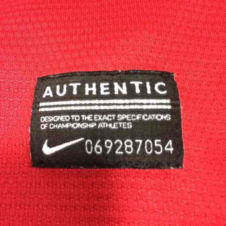 【マンU８選手の直筆サイン入りユニホーム】