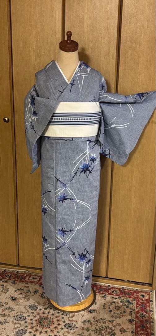 青みグレー地　紅葉と松葉文様 綿紬　大人の高級浴衣　竺仙調 ゆったりサイズ